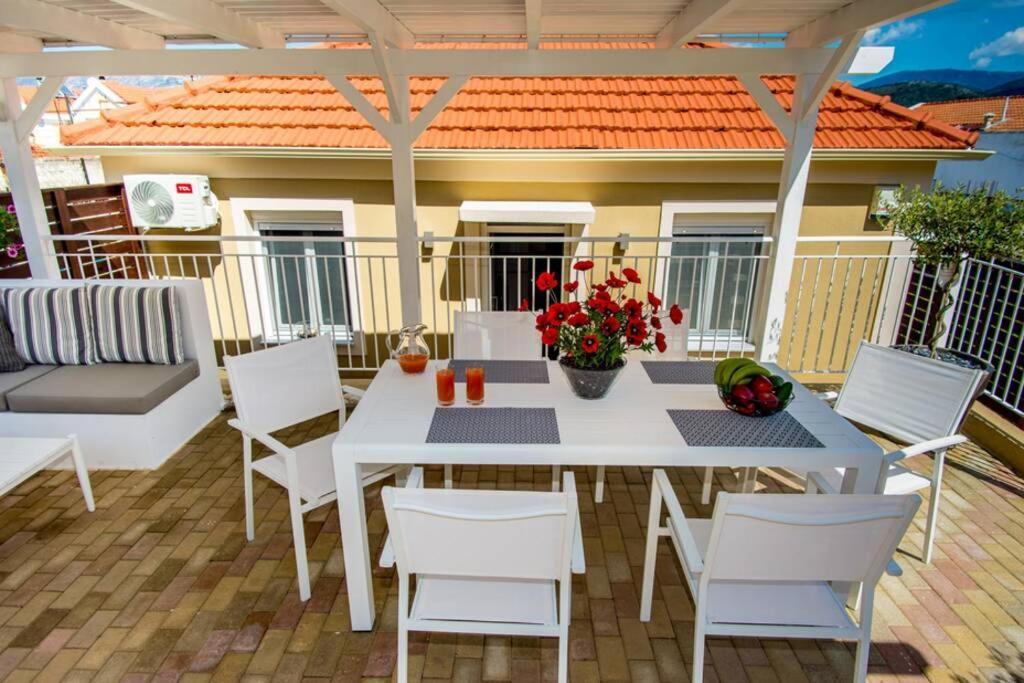 Avocado Villa Offering Peace And Relaxation อาร์กอสโตลี ภายนอก รูปภาพ