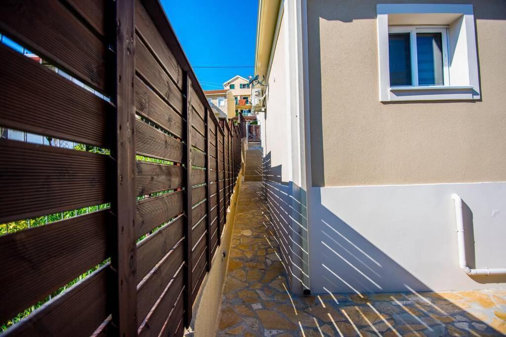 Avocado Villa Offering Peace And Relaxation อาร์กอสโตลี ภายนอก รูปภาพ