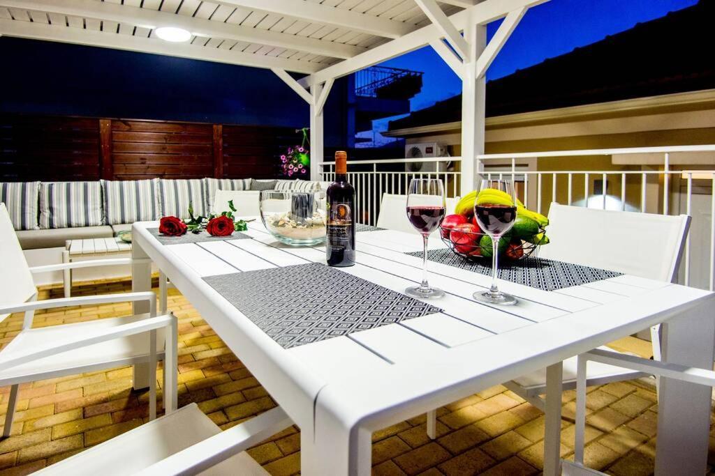 Avocado Villa Offering Peace And Relaxation อาร์กอสโตลี ภายนอก รูปภาพ