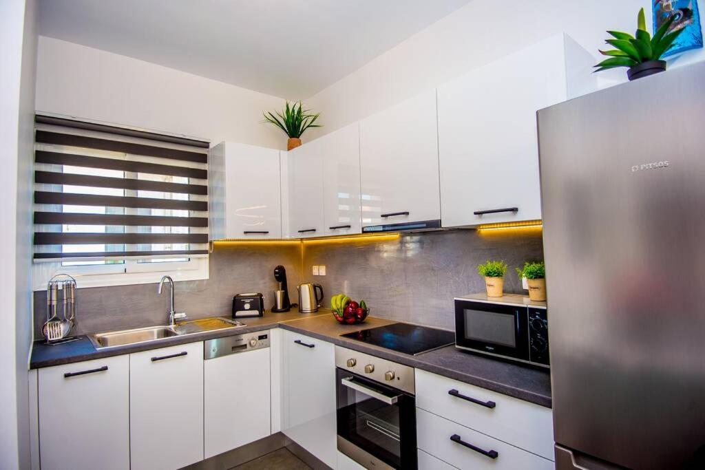 Avocado Villa Offering Peace And Relaxation อาร์กอสโตลี ภายนอก รูปภาพ
